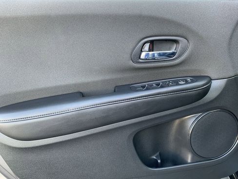 Used 2021 Honda HR-V LX image 13