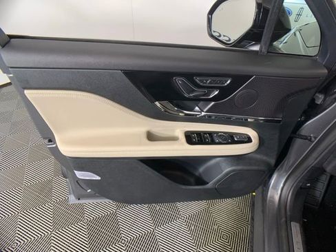 New 2025 Lincoln Corsair Premiere w/ Equipment Group 101A image 30