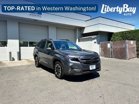 Used 2025 Subaru Forester Premium AWD/4WD image 4