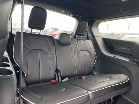 New 2026 Chrysler Pacifica Limited w/ S Appearance Package image 14