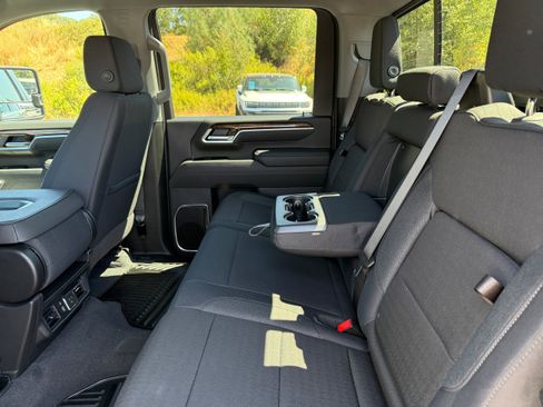 New 2025 GMC Sierra 2500 SLE w/ SLE Value Package; image 9