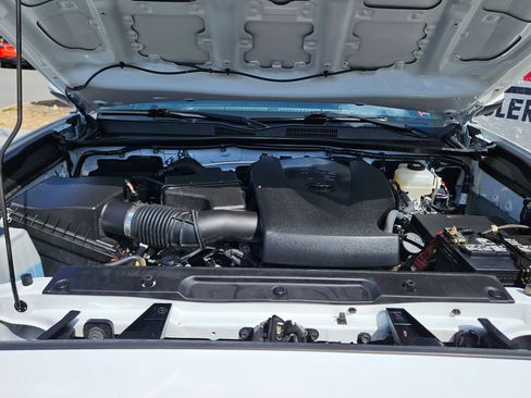 Used 2021 Toyota Tacoma TRD Off-Road w/ Technology Package image 32