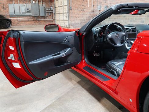 Used 2006 Chevrolet Corvette Convertible w/ Preferred Equipment Group image 40