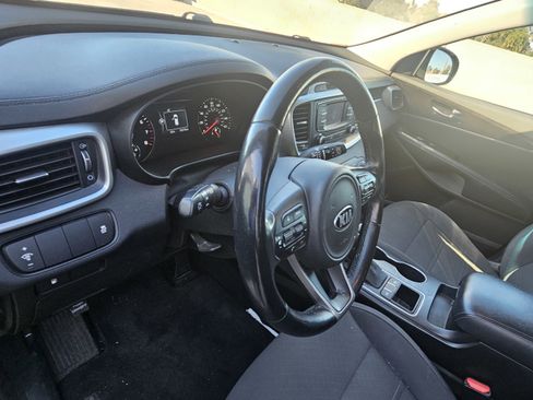 Used 2016 Kia Sorento LX w/ LX Convenience Package image 10