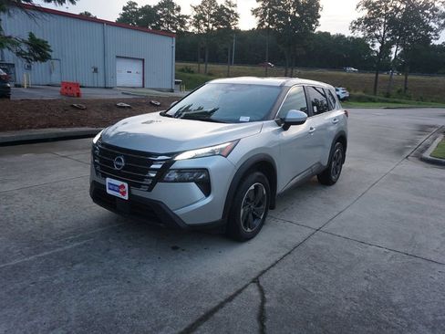 Used 2024 Nissan Rogue SV FWD image 22