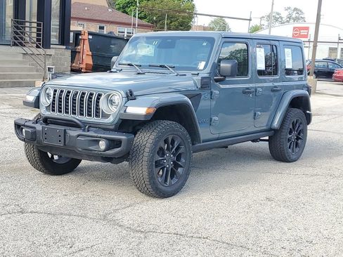 Used 2025 Jeep Wrangler Unlimited Sahara AWD/4WD image 2