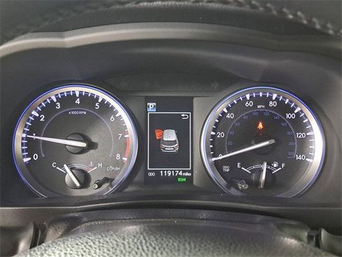 Used 2017 Toyota Highlander XLE w/ Carpet Mat Package image 29