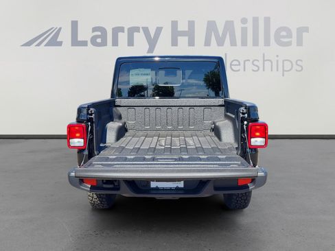 New 2025 Jeep Gladiator High Tide image 28