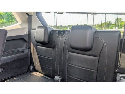 Used 2018 Volkswagen Tiguan SE w/ 3rd Row Seat Package image 18