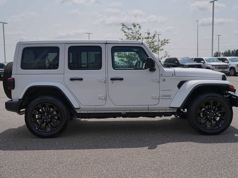 Used 2024 Jeep Wrangler Unlimited Sahara AWD/4WD image 5