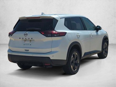Used 2025 Nissan Rogue SV image 5