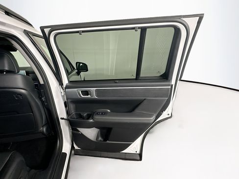 Used 2025 Hyundai Santa Fe Limited image 31