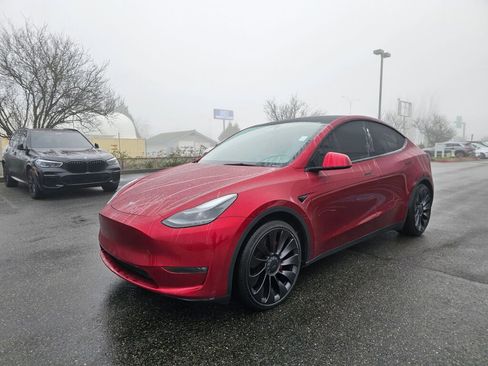 Used 2024 Tesla Model Y Performance image 3