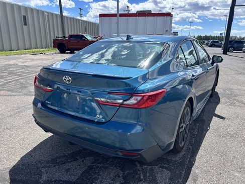 Used 2025 Toyota Camry SE FWD image 5