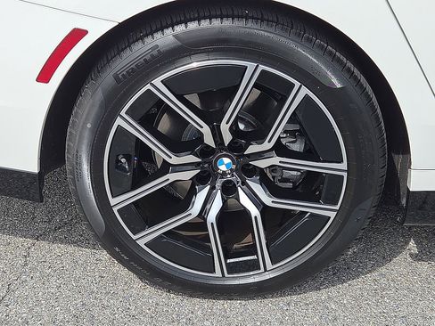 Used 2025 BMW 740i xDrive AWD/4WD image 7