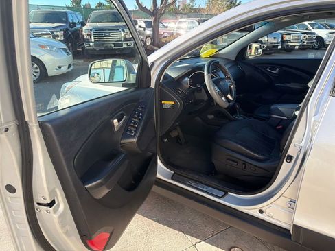 Used 2012 Hyundai Tucson Limited w/ Premium Pkg image 10