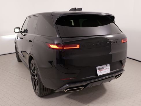 Used 2025 Land Rover Range Rover Sport SE image 11