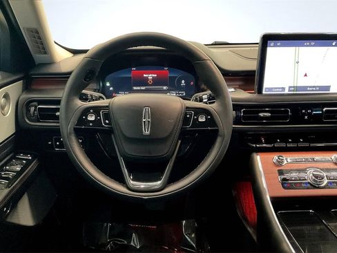 Used 2024 Lincoln Aviator Reserve w/ Equipment Group 201A image 5