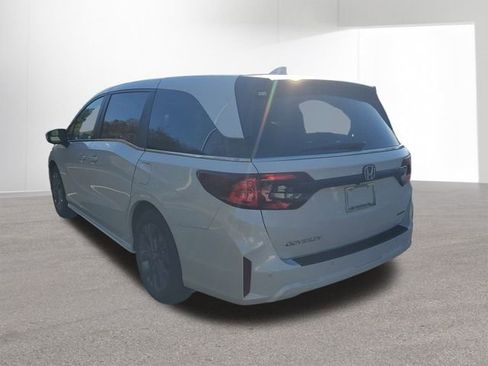 New 2026 Honda Odyssey Touring image 14