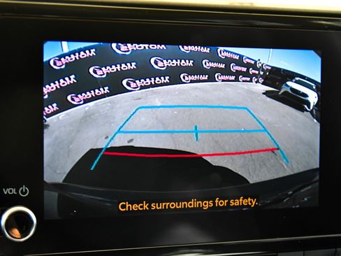 Used 2024 Toyota Highlander XLE FWD image 19