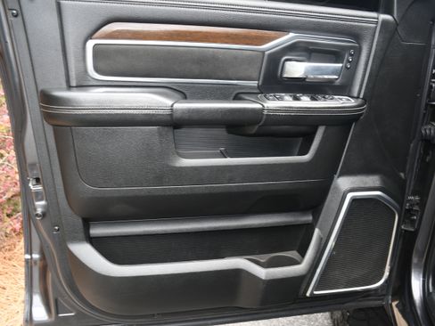 Used 2022 RAM 2500 Laramie AWD/4WD image 9