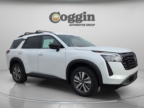 New 2026 Nissan Pathfinder SL image 8