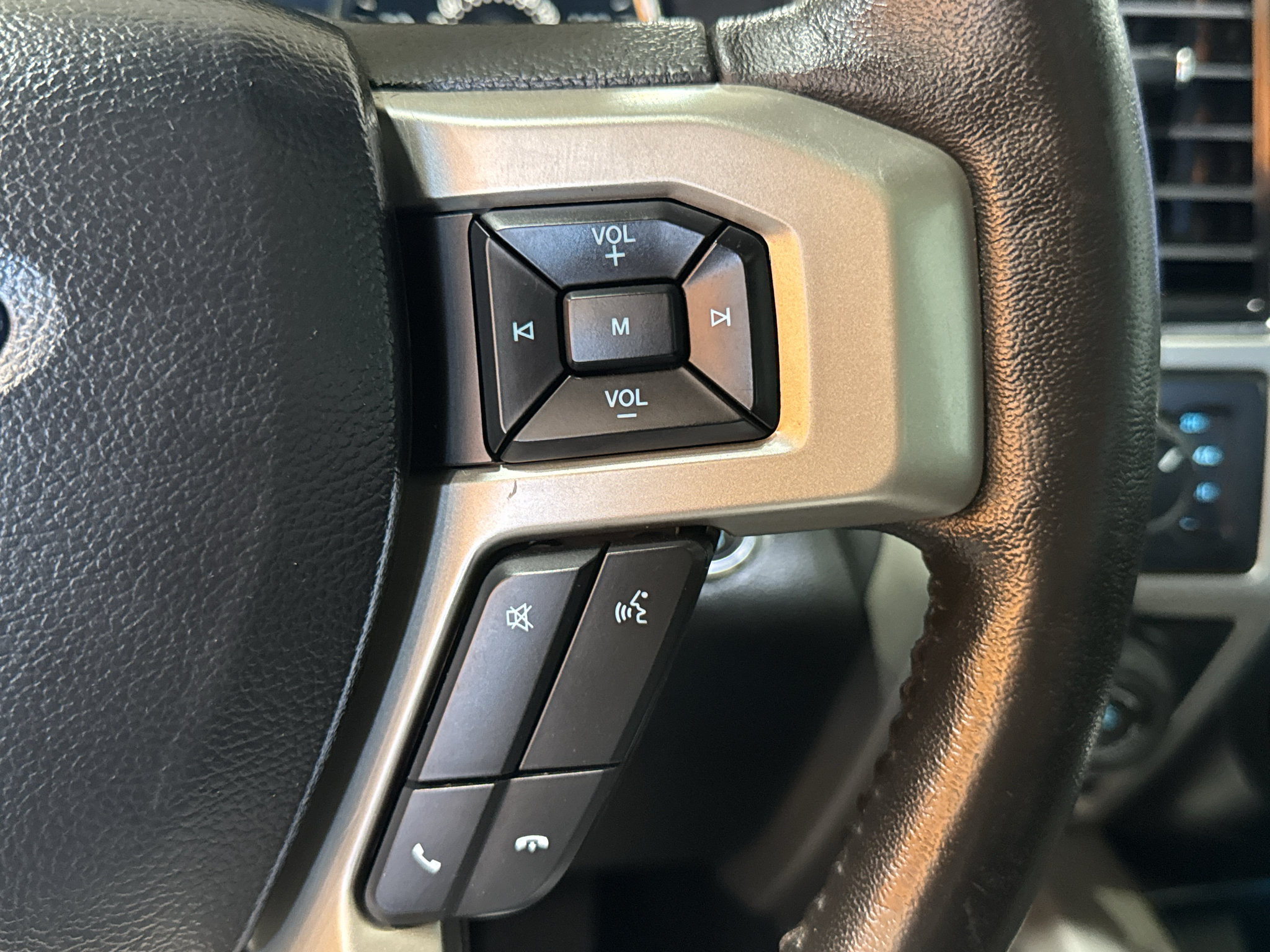 Used 2020 Ford F150 Lariat w/ Equipment Group 502A Luxury AWD/4WD image 26