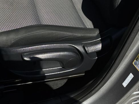 Used 2025 Kia Soul LX w/ LX Technology Package FWD image 22