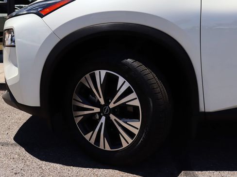 Used 2023 Nissan Rogue SV FWD image 5