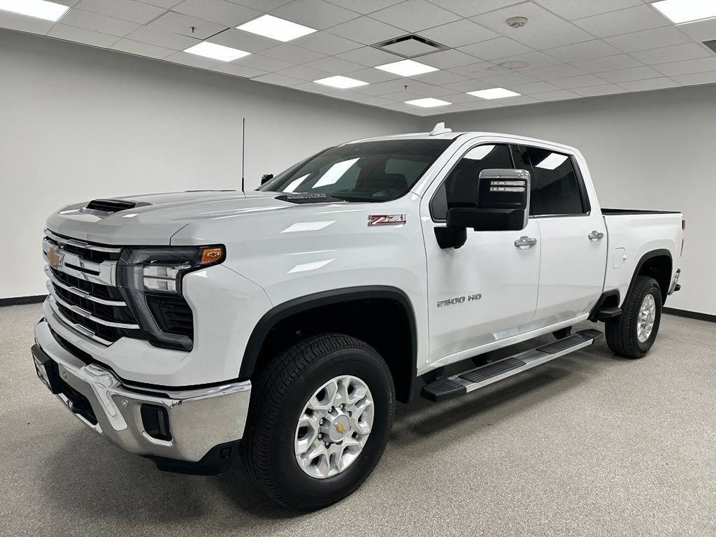 Used 2026 Chevrolet Silverado 2500 LTZ w/ LTZ Premium Package AWD/4WD image 4