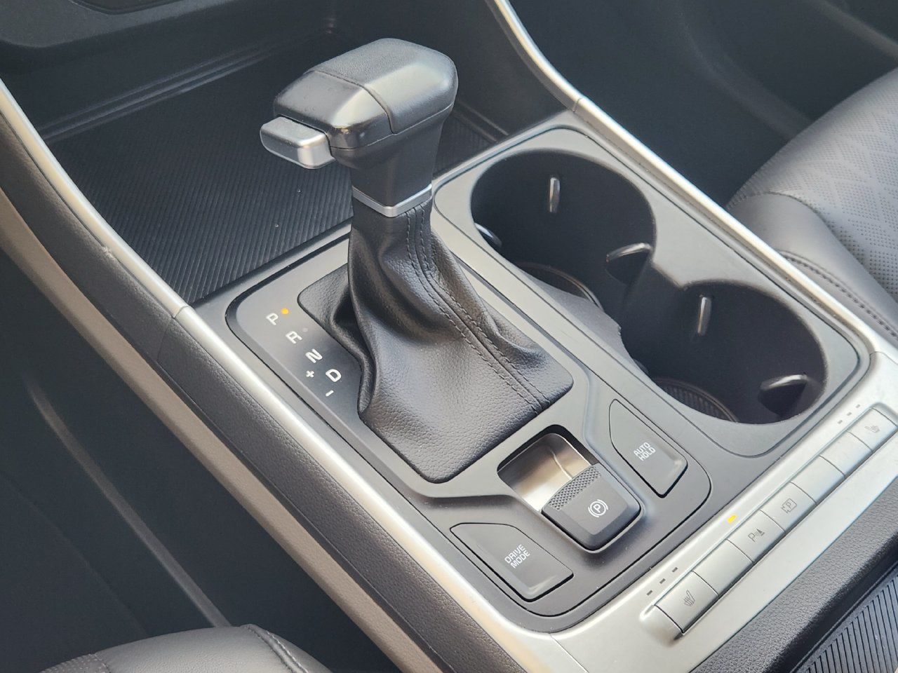 Used 2025 Kia Carnival FWD image 19