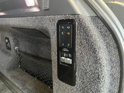 Used 2024 Land Rover Range Rover SV AWD/4WD image 52