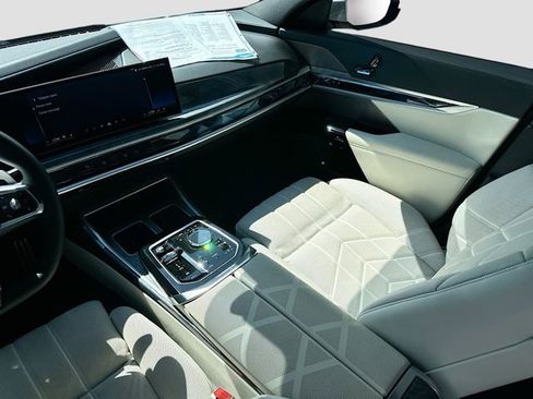 Used 2023 BMW 760i xDrive AWD/4WD image 23