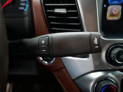 Used 2020 Chevrolet Suburban Premier AWD/4WD image 24