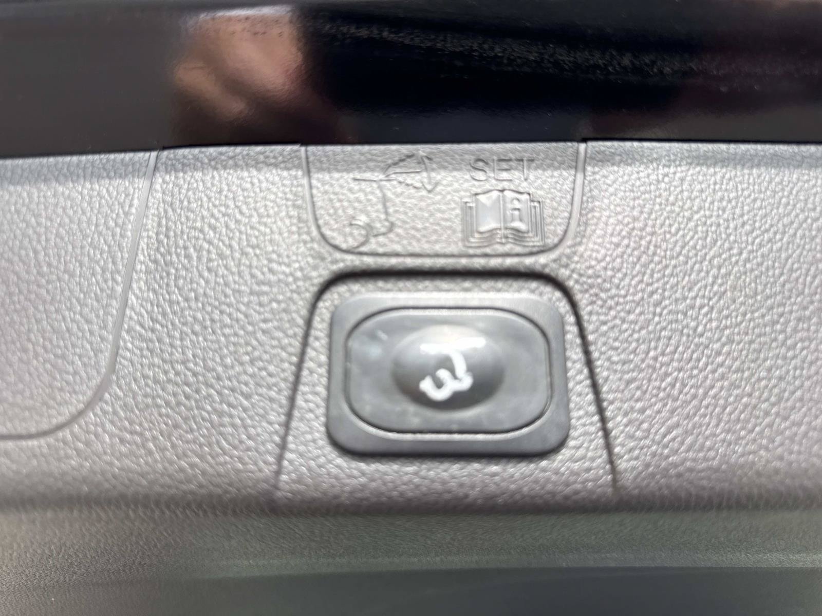 Used 2018 Ford C-MAX SE w/ Equipment Group 201A FWD image 30