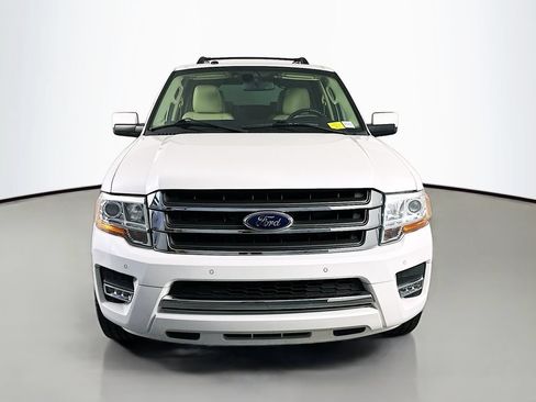Used 2017 Ford Expedition Limited w/ Equipment Group 301A RWD image 2