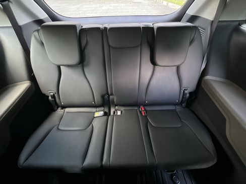 New 2026 Kia Carnival EX FWD image 34