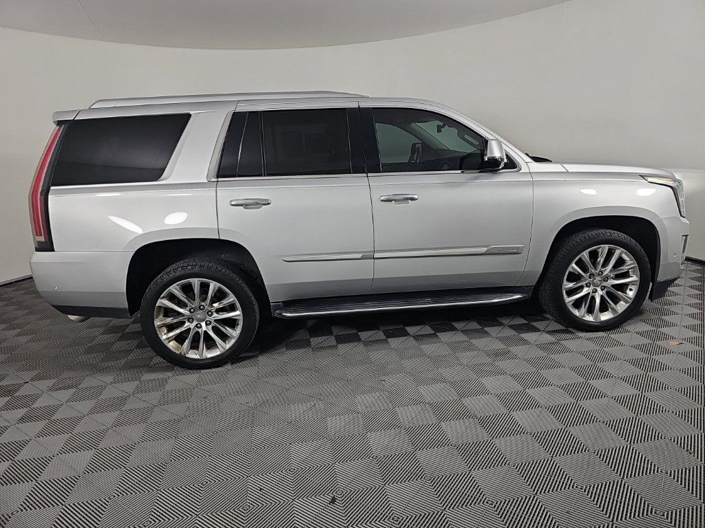 Used 2020 Cadillac Escalade Luxury RWD image 5