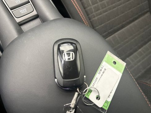 Used 2025 Honda HR-V Sport image 11