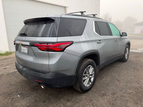 Used 2023 Chevrolet Traverse LT image 2