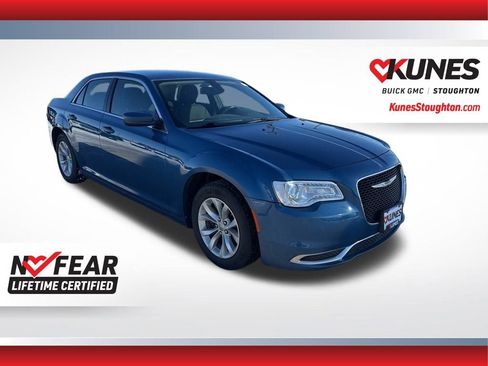 Used 2022 Chrysler 300 Touring RWD image 4
