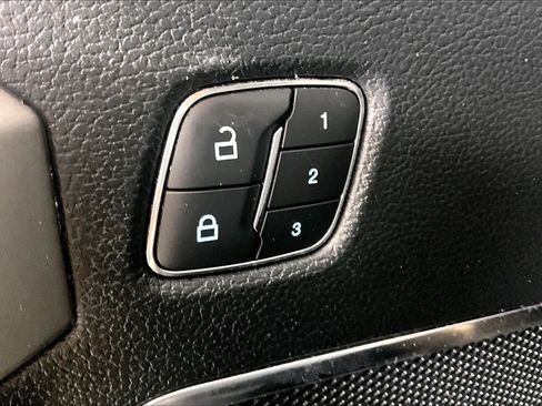 Used 2019 Ford F150 Lariat w/ Equipment Group 501A Mid RWD image 32