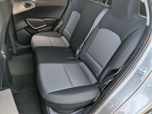 Used 2023 Kia Soul LX image 21