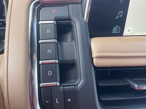 Used 2024 Chevrolet Tahoe Premier RWD image 18