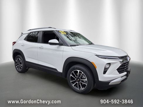 Used 2025 Chevrolet TrailBlazer LT AWD/4WD image 8