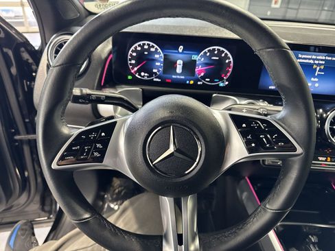 Used 2025 Mercedes-Benz GLB 250 image 17