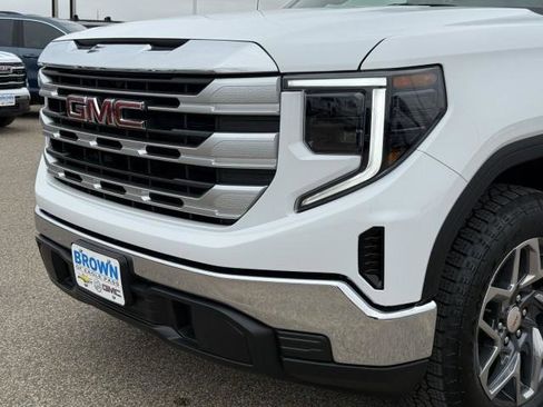 New 2026 GMC Sierra 1500 SLE image 15