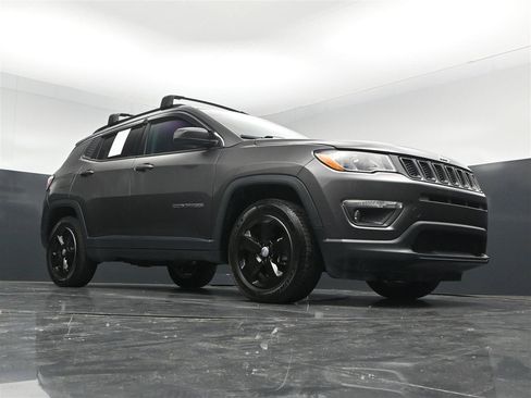 Used 2019 Jeep Compass Latitude AWD/4WD image 30