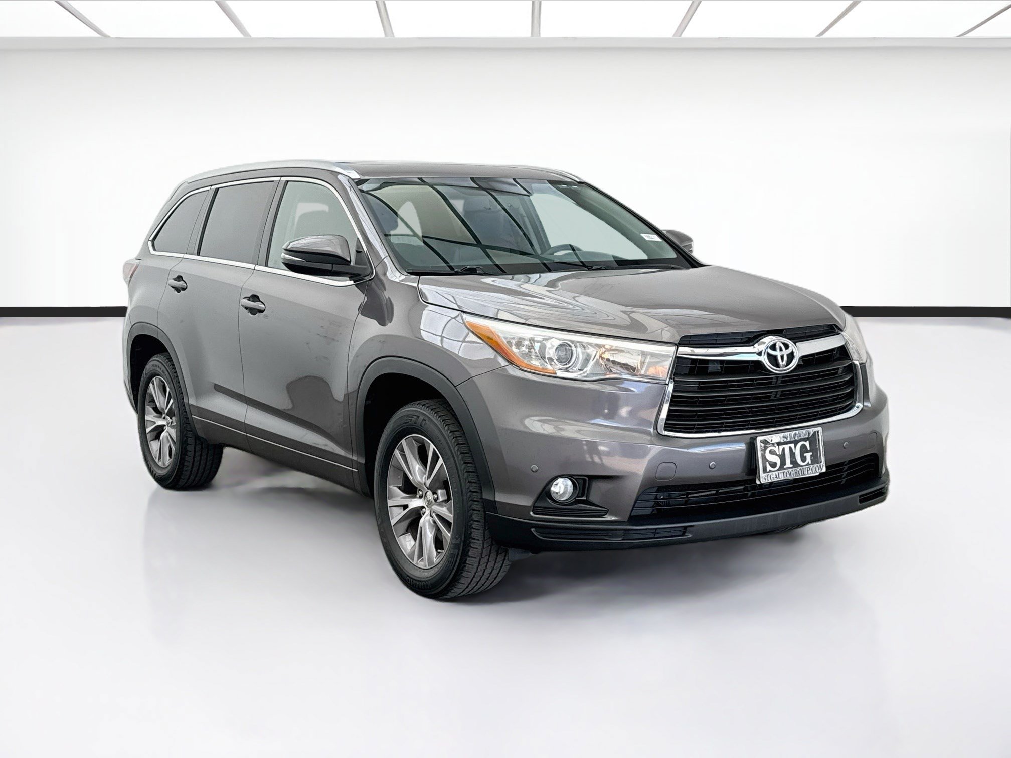 Used 2015 Toyota Highlander XLE FWD image 3