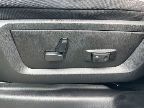 Used 2024 RAM 2500 Big Horn AWD/4WD image 15
